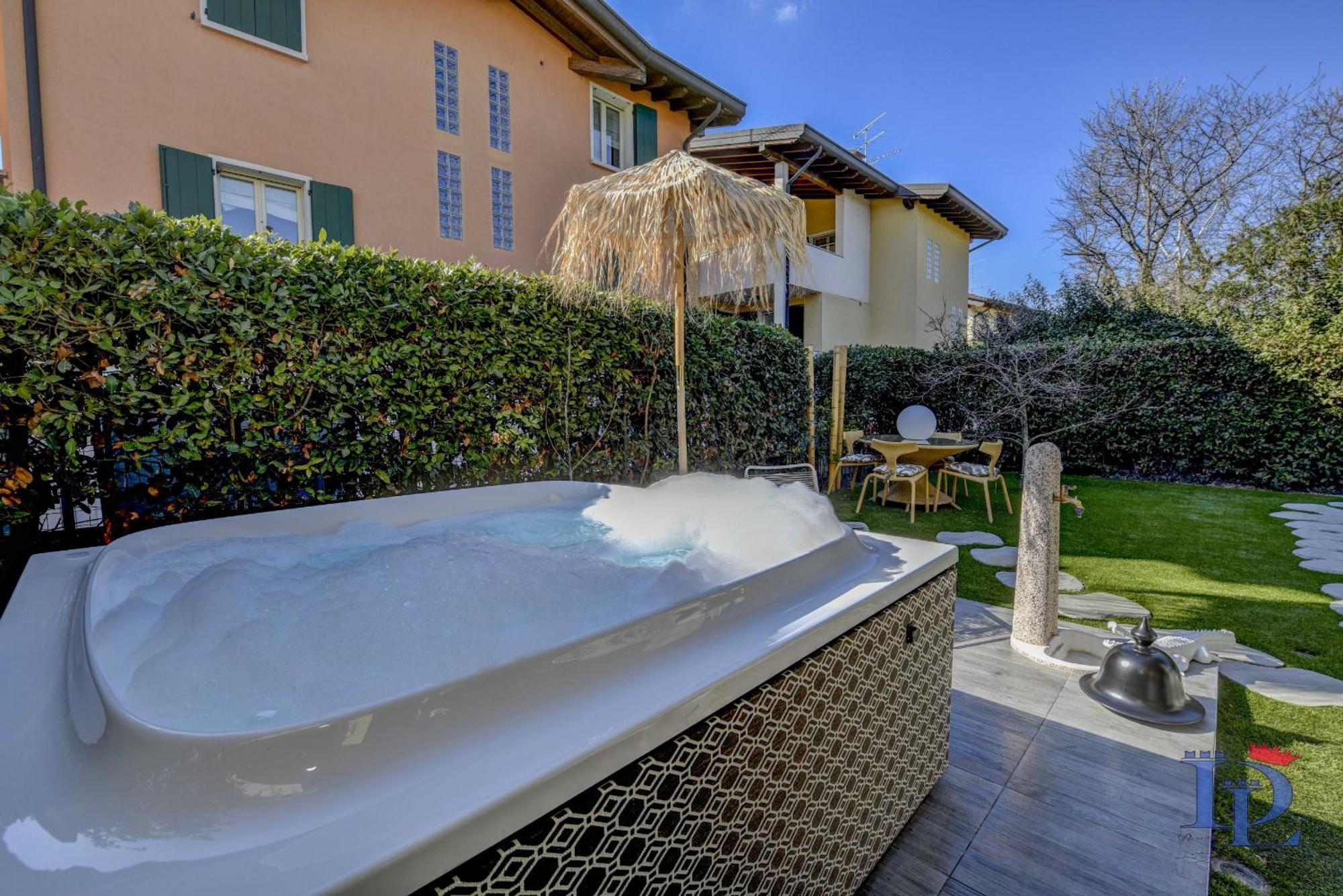 Desenzanoloft Official Partner Marriott Homes & Villas - Luxury Suite With Jacuzzi And Garden Desenzano del Garda Exterior foto